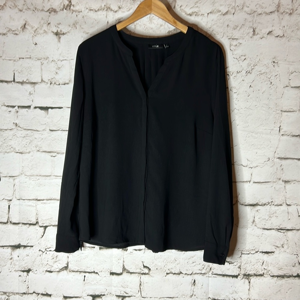 Women’s black, long sleeve button up blouse XL